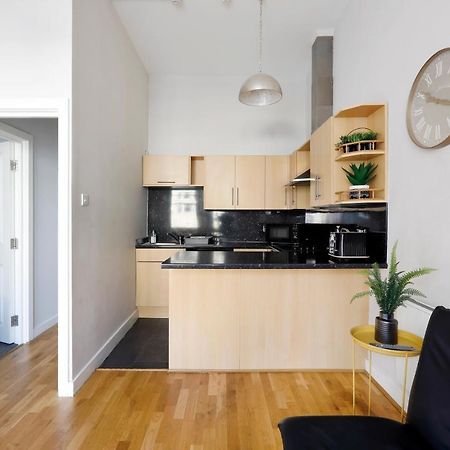 Great 2 Bedroom Apt By The Beach And Town Brighton Bagian luar foto