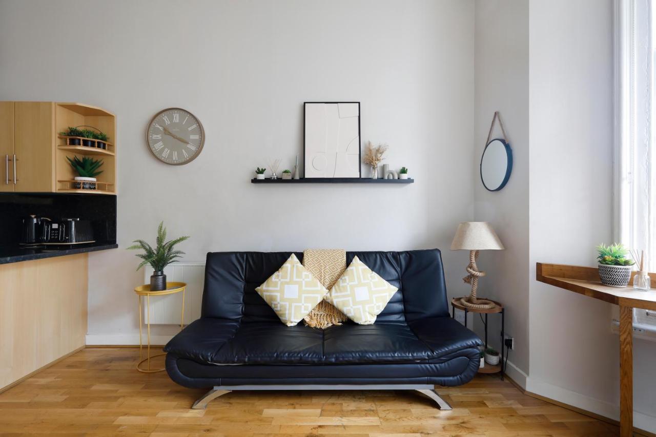 Great 2 Bedroom Apt By The Beach And Town Brighton Bagian luar foto