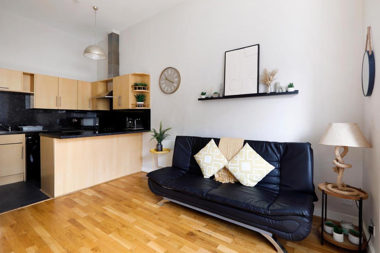 Great 2 Bedroom Apt By The Beach And Town Brighton Bagian luar foto