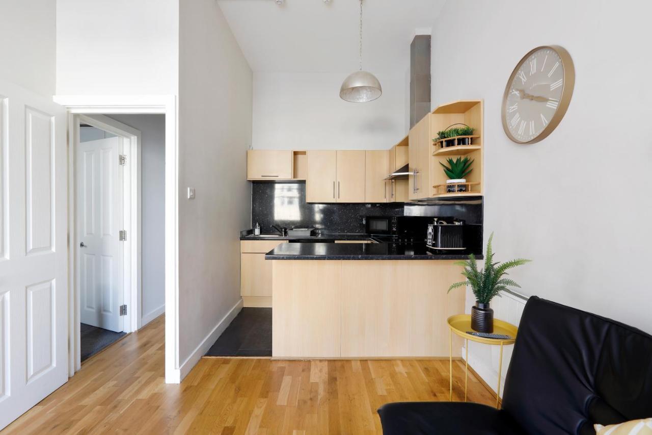 Great 2 Bedroom Apt By The Beach And Town Brighton Bagian luar foto