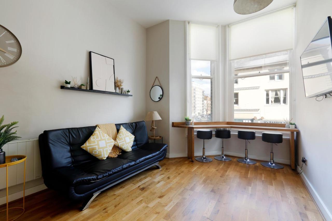 Great 2 Bedroom Apt By The Beach And Town Brighton Bagian luar foto